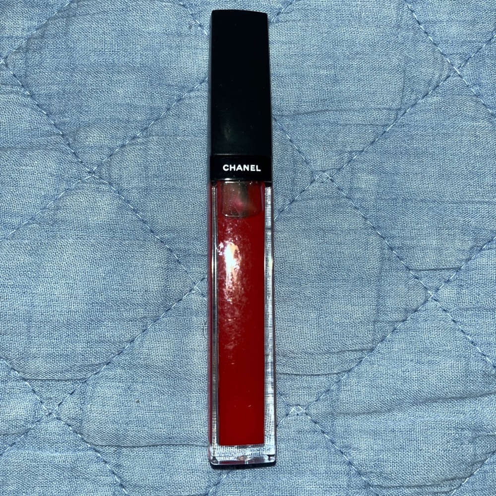 CHANEL Gloss‎ in Bold Red